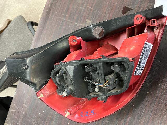 bontott RENAULT CLIO III Jobb Hátsó Lámpa