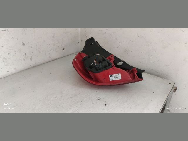 bontott RENAULT CLIO III Jobb Hátsó Lámpa