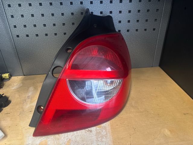 bontott RENAULT CLIO III Jobb Hátsó Lámpa