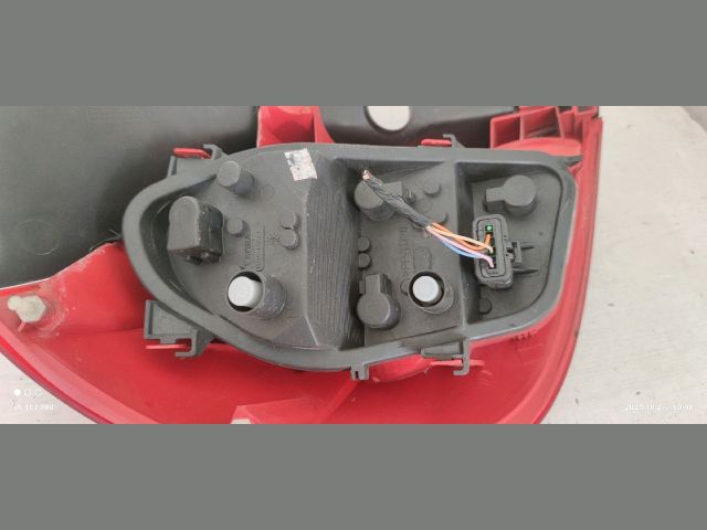 bontott RENAULT CLIO III Jobb Hátsó Lámpa