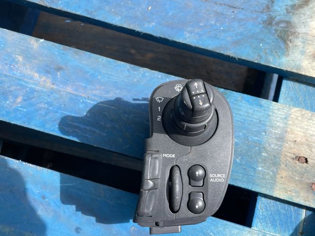 bontott RENAULT CLIO III Jobb Kormánykapcsoló Ablaktörlő