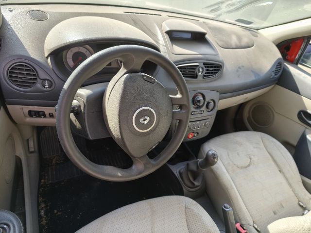 bontott RENAULT CLIO III Jobb Napellenző