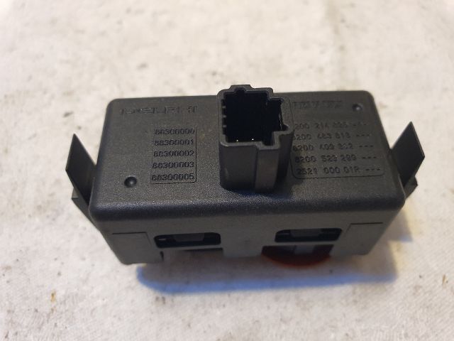 bontott RENAULT CLIO III Kombinált Kapcsoló