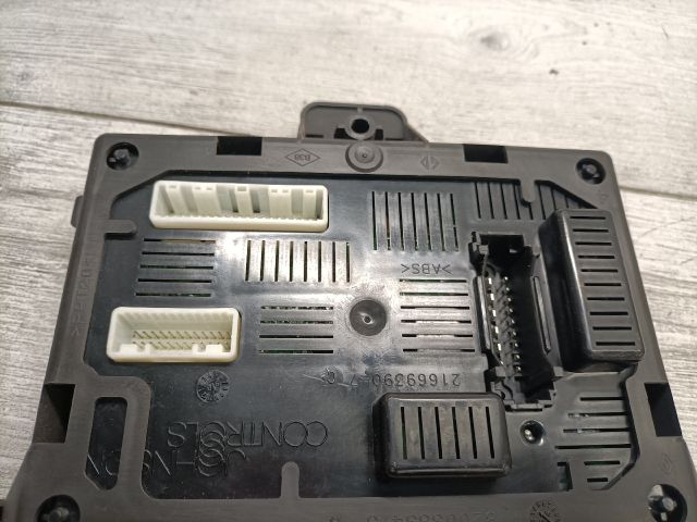 bontott RENAULT CLIO III Komfort Elektronika