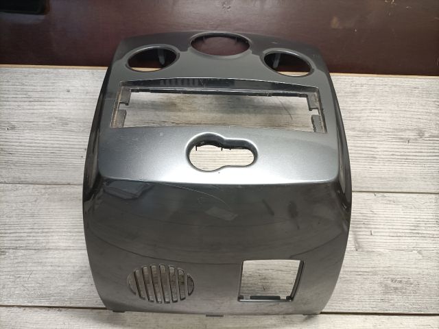 bontott RENAULT CLIO III Középkonzol Keret