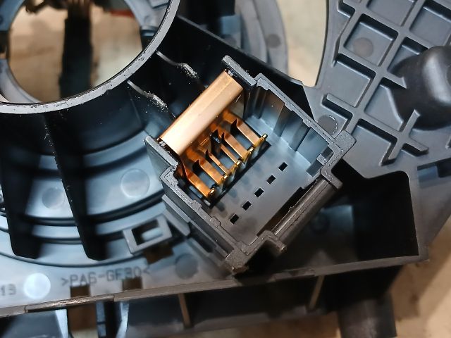 bontott RENAULT CLIO III Légzsák Átvezető Szalagkábel