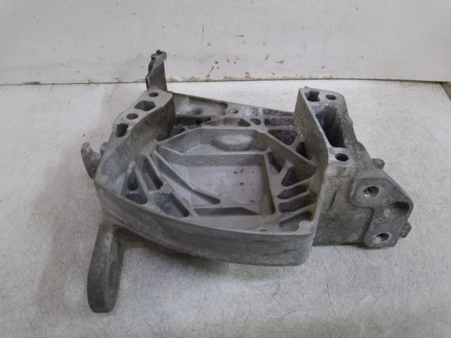 bontott RENAULT CLIO III Motor Tartó Bak (Fém)