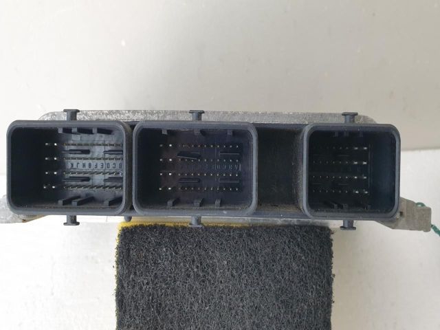 bontott RENAULT CLIO III Motorvezérlő