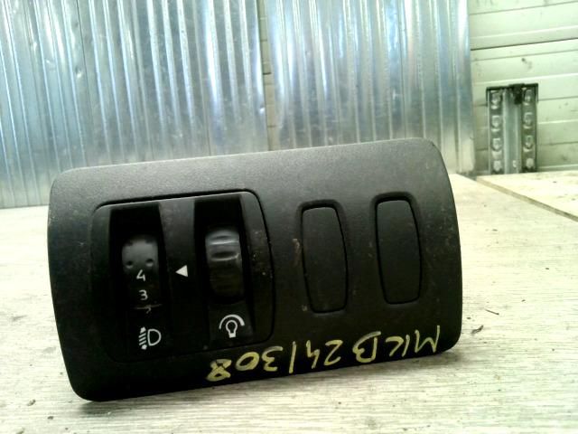 bontott RENAULT CLIO III Műszerfal Fényerő Szabályzó