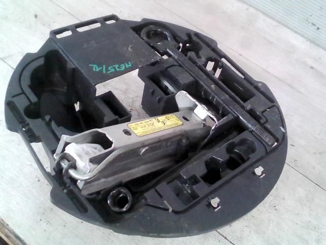 bontott RENAULT CLIO III Pótkerék Szerszámtartó