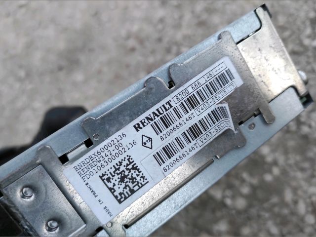 bontott RENAULT CLIO III Rádió / CD