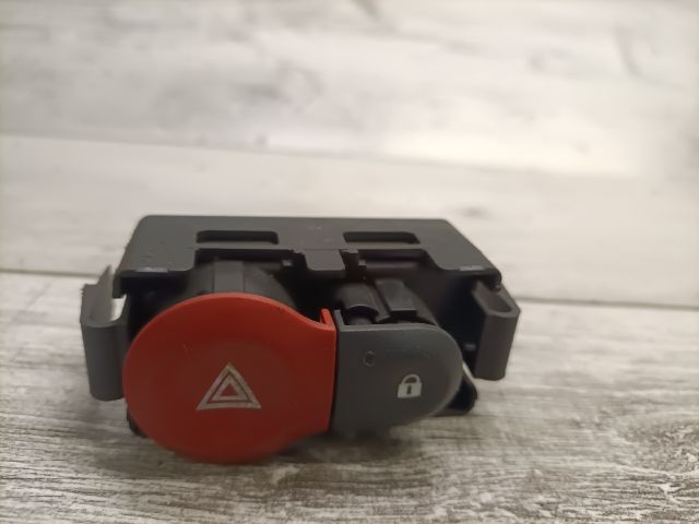 bontott RENAULT CLIO III Vészvillogó Kapcsoló