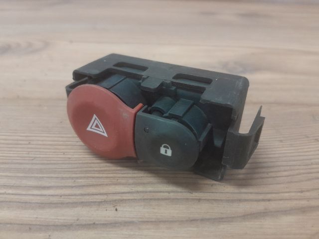 bontott RENAULT CLIO III Vészvillogó Kapcsoló