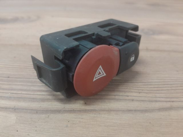 bontott RENAULT CLIO III Vészvillogó Kapcsoló