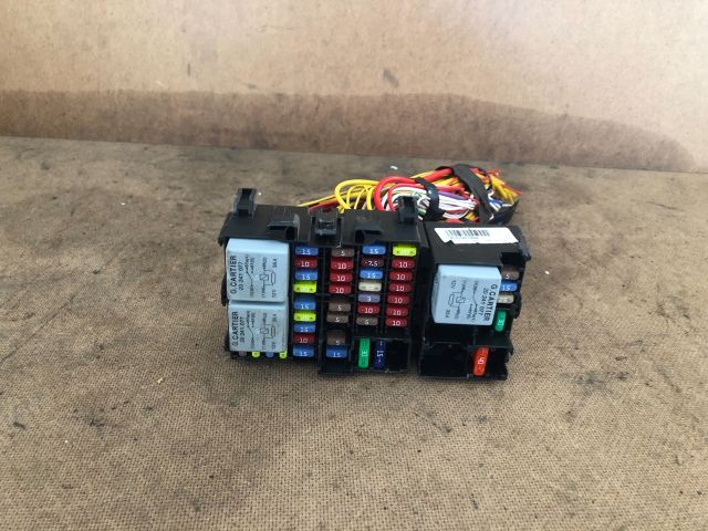 bontott RENAULT CLIO IV Biztosítéktábla Motortér