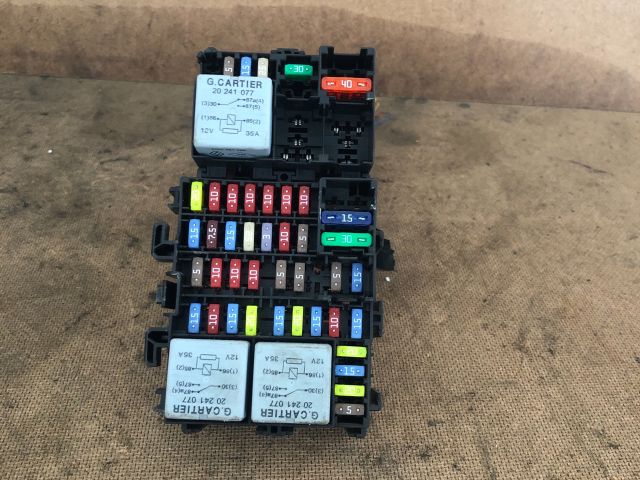 bontott RENAULT CLIO IV Biztosítéktábla Motortér