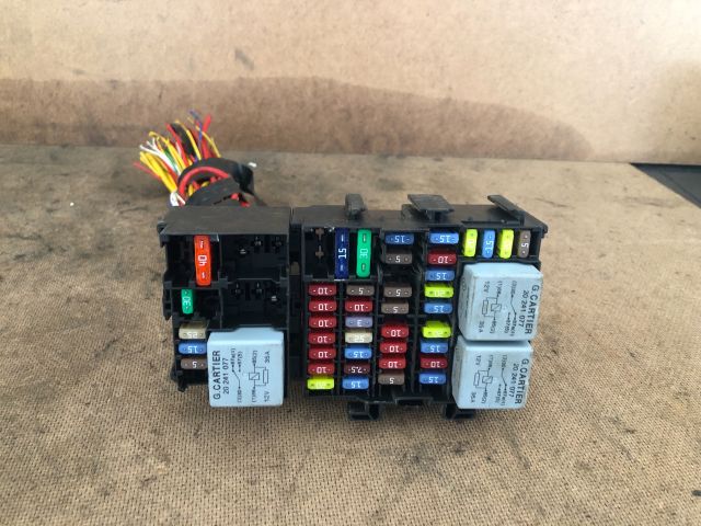 bontott RENAULT CLIO IV Biztosítéktábla Motortér