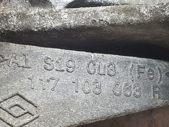 bontott RENAULT CLIO IV Generátor Tartó Bak