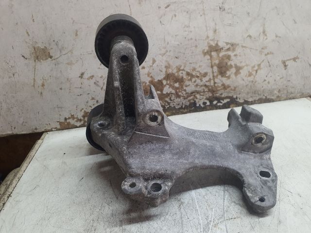 bontott RENAULT CLIO IV Generátor Tartó Bak