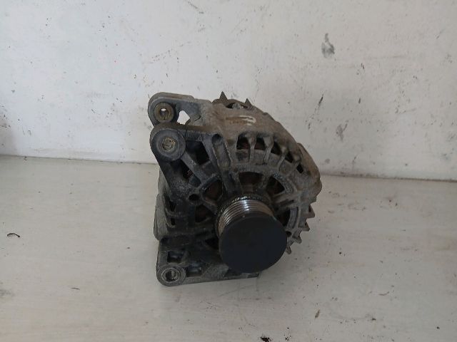 bontott RENAULT CLIO IV Generátor