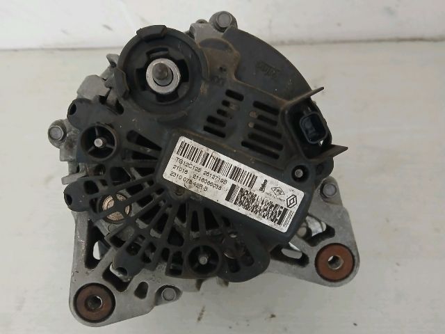 bontott RENAULT CLIO IV Generátor