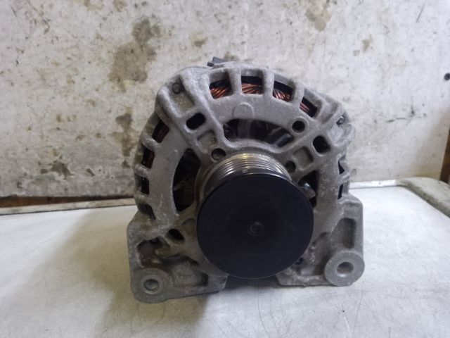 bontott RENAULT CLIO IV Generátor