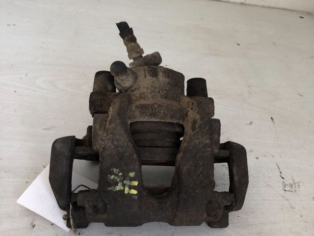 bontott RENAULT CLIO IV Jobb első Féknyereg Munkahengerrel