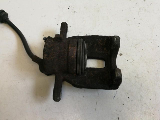 bontott RENAULT CLIO IV Jobb első Féknyereg Munkahengerrel