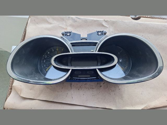 bontott RENAULT CLIO IV Kilométeróra