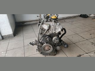 bontott RENAULT CLIO IV Motor (Fűzött blokk hengerfejjel)