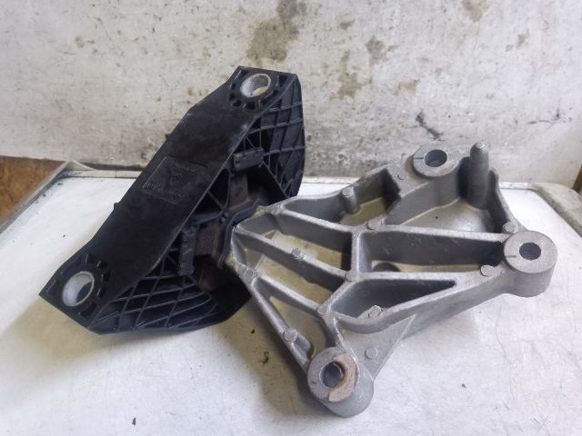 bontott RENAULT CLIO IV Motor Tartó Bak (Fém)