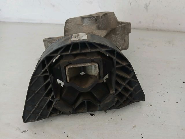 bontott RENAULT CLIO IV Motor Tartó Bak Jobb