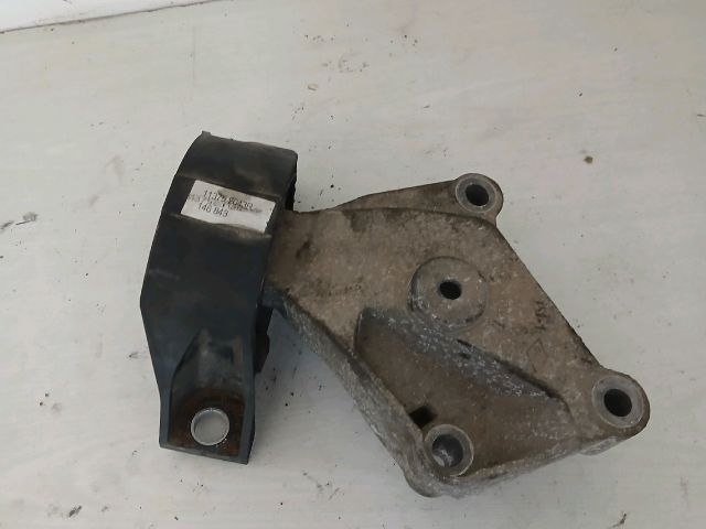 bontott RENAULT CLIO IV Motor Tartó Bak Jobb