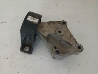 bontott RENAULT CLIO IV Motor Tartó Bak Jobb