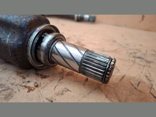 bontott RENAULT CLIO IV Bal Féltengely