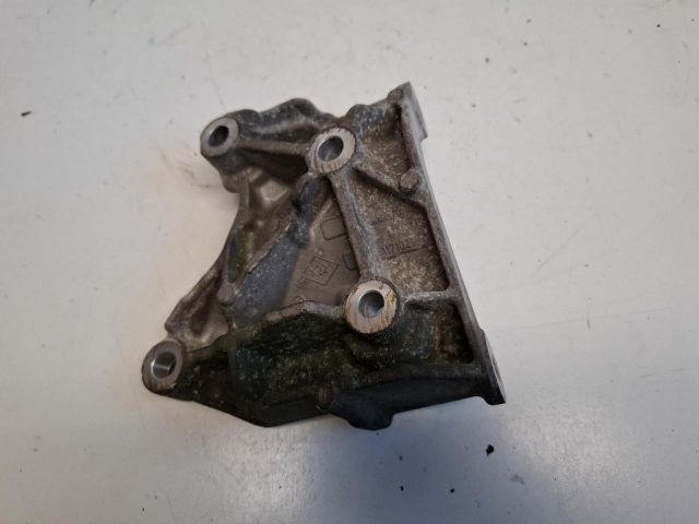 bontott RENAULT CLIO IV Generátor Tartó Bak