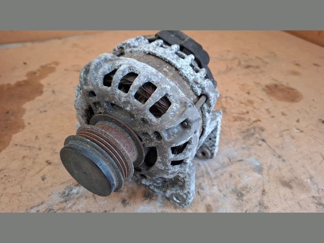 bontott RENAULT CLIO IV Generátor