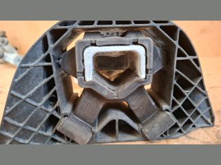 bontott RENAULT CLIO IV Motor Tartó Bak Jobb