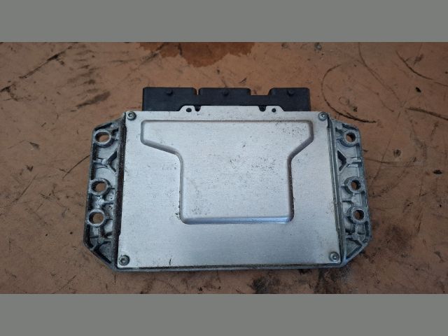 bontott RENAULT CLIO IV Motorvezérlő