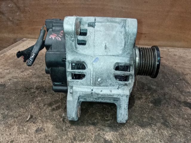 bontott RENAULT CLIO IV Generátor