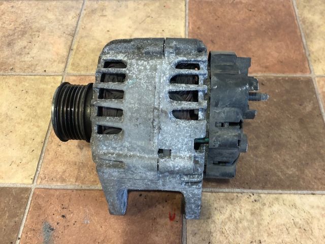 bontott RENAULT CLIO IV Generátor