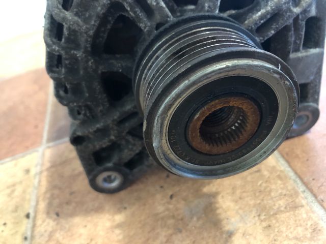 bontott RENAULT CLIO IV Generátor