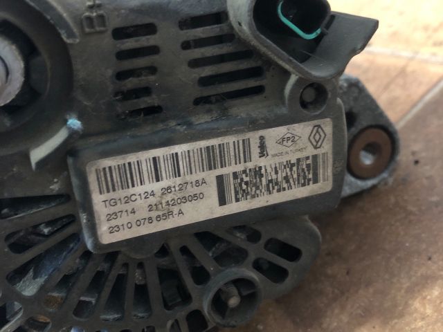 bontott RENAULT CLIO IV Generátor