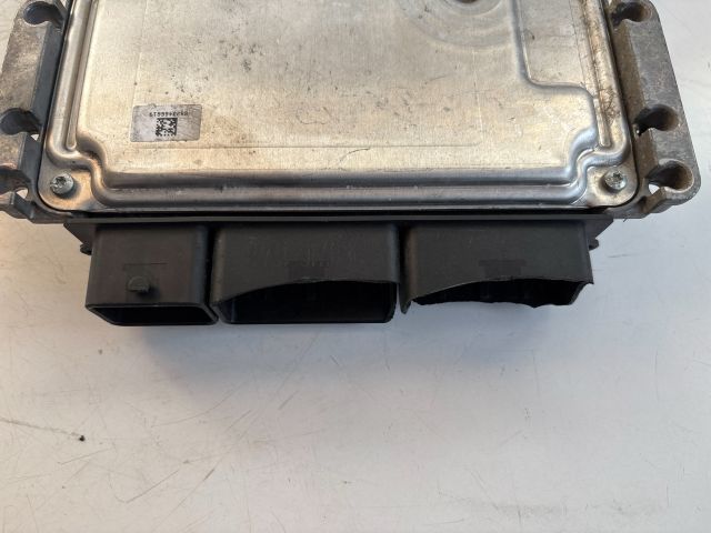 bontott RENAULT CLIO IV Motorvezérlő