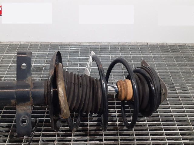 bontott RENAULT CLIO IV Első Rugó