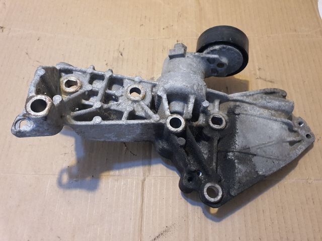 bontott RENAULT CLIO IV Generátor Tartó Bak