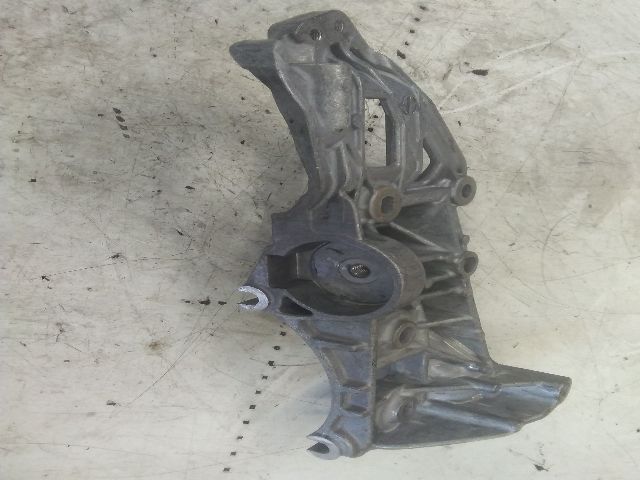 bontott RENAULT CLIO IV Generátor Tartó Bak