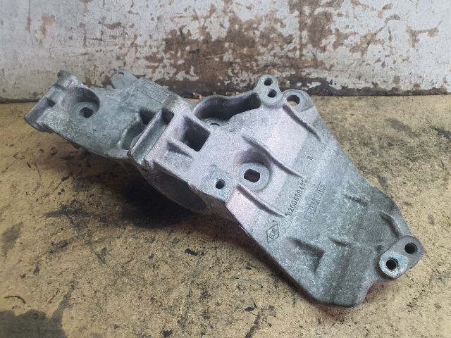 bontott RENAULT CLIO IV Generátor Tartó Bak