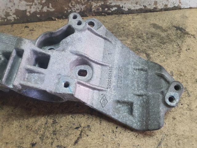 bontott RENAULT CLIO IV Generátor Tartó Bak