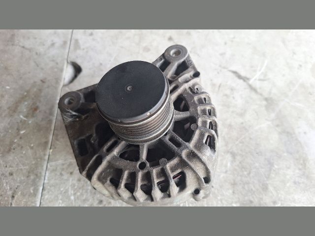 bontott RENAULT CLIO IV Generátor